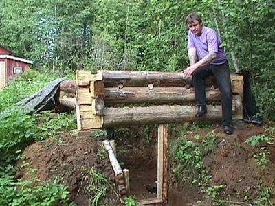 Siskon porukan maakuoppasavusauna valmistumassa...myöhemmin saatiin mahtavat löylyt!