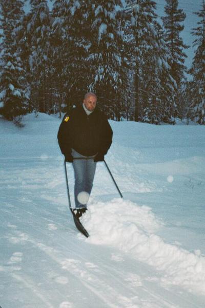 Mökin pihalta piti kolata lunta