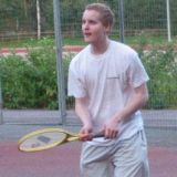 Säheltämässä tenniskentällä