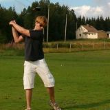 FORE S**TANA!! Huomaa oikeaoppinen golfasustus.