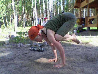 Juhannusjoogaa (bakasana)