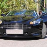 Aston Martin DB9 - tällä autolla kehtaa ajaa Siwankin pihaan