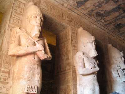 Joulukuu 2004, Abu Simbel