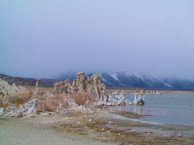 Mono Lake, Nevada. Sama järvi on Pink Floydin Wish you were here -levyn kannessa