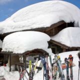 Saalbach 2005, tsekkaa lumen määrä katolla :-)