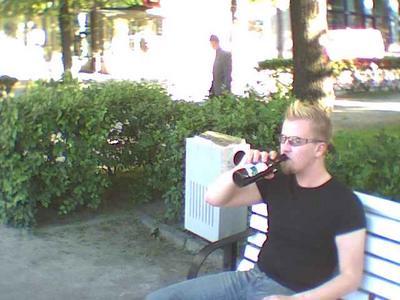 Puiston penkki ;). Kesällä 2003.