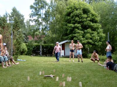 KUTONEN KAATUU! -05 juhannuksen mölkkykisat