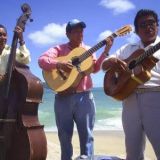 Mariachis en la playa