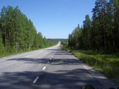 tonne tuupattiinki jo yli 200km/h.. kiireesti ruotsin yli. :)