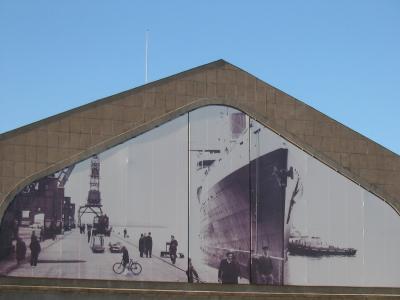 Cherbourg Terminal (Titanic på bilden)