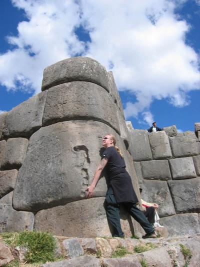 Peru - Saqsaywaman inkarauniot ja Shout Club häirikkö