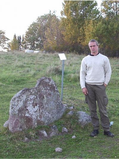 Ortalan riimukivi, Väddö, Roslagen, Ruotsi. Loka -05