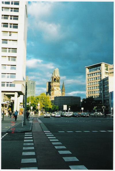 Näkymä Kurfürstendammin, Berliinin vilkkaimman kadun, varrelta.