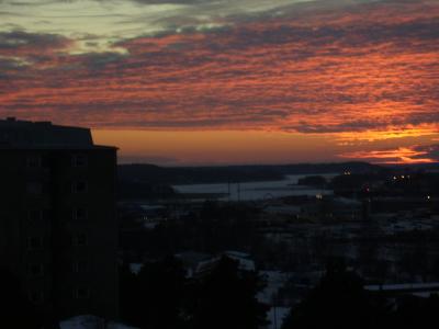 Nami nami taivas ja jäinen meri 23.2.06 entisestä kotoluolasta zoomailtuna