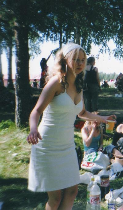 Ilosaarirockissa 2004 pienessä sievässä :)