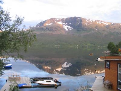 Tämän kuvan otin mökin terassilta lähtöaamuna Oksfjorddalenissa