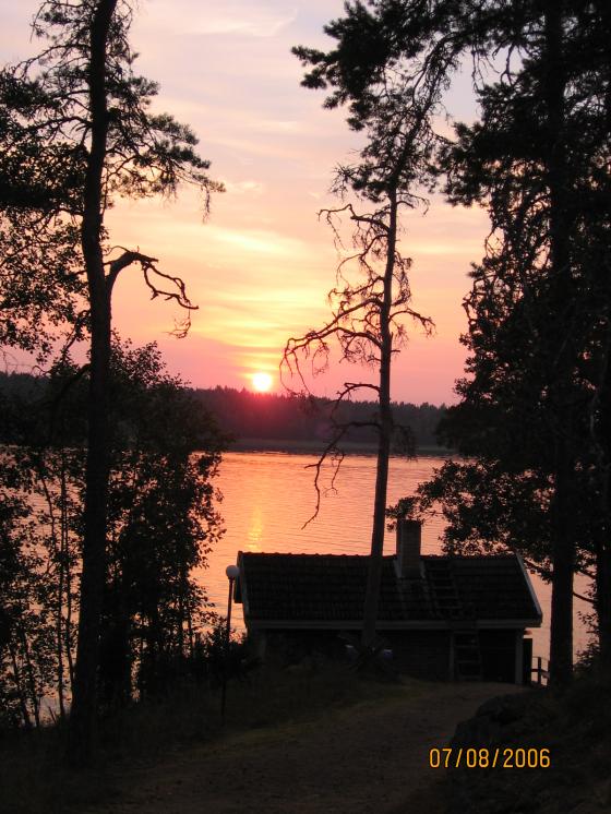 Diesel sauna auringon laskussa.