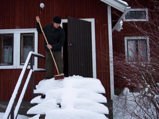 mökillä lumitöissä kivaa jeee.....