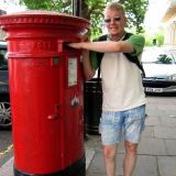 Caelestis yrittää postittaa itsensä jonnekin, mutta London Post nappaa kiinni postimerkittömän lähetyksen! (23.7.06 London City)