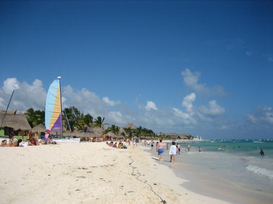 Meksiko, Playa del Carmen.. turkoosinsininen Karibianmeri, valkoista korallihiekkaa, yli +30*C lämmintä, jääkylmä MansikkaMargarita.. näissä oloissa vierähti mukavasti parin viikon joululoma :)