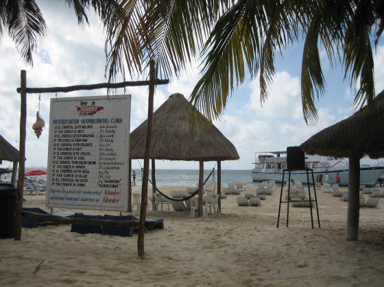 Meksiko, Isla Mujeres.. pieni eksoottinen saari Cancunin edustalla.. siellä pääsi snorklaamaan, näkyi ihania värikkäitä kaloja :)