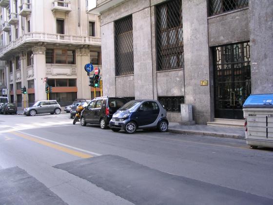 Auton parkkeerauksen oppitunti â l'Italia