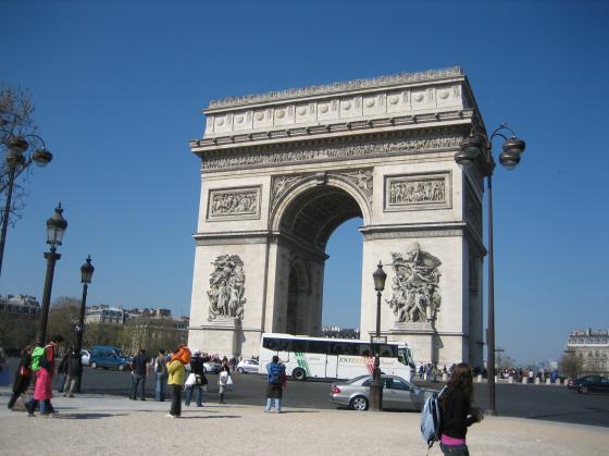 Ranska, Pariisi.. Arc de Triomphe eli Riemukaari :) Kuva otettu kuuluisalta Champs-Élysées´ltä..