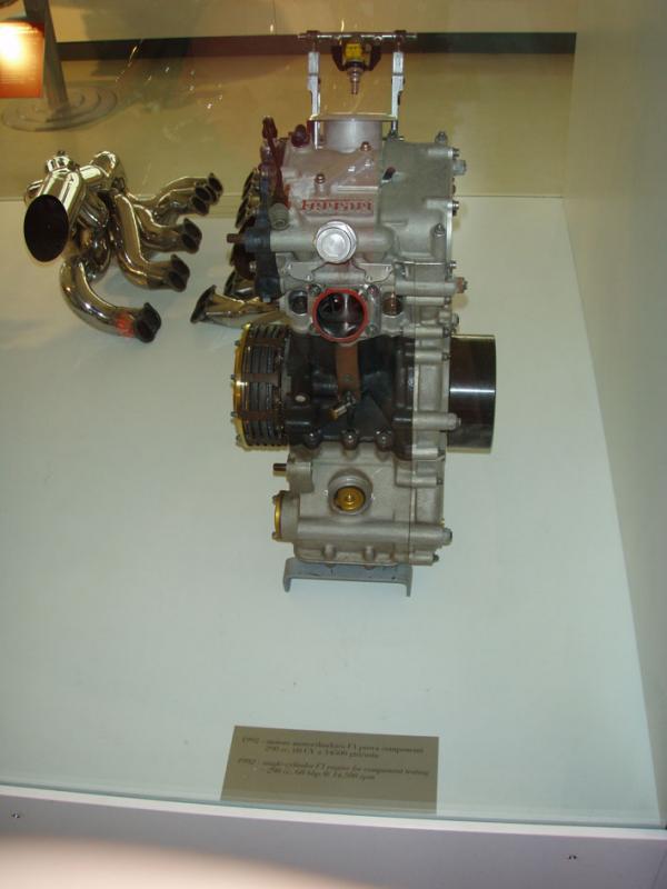Ferrarin yksisylinterinen kokeilumoottori, 290cc 60bhp @ 14500 rpm