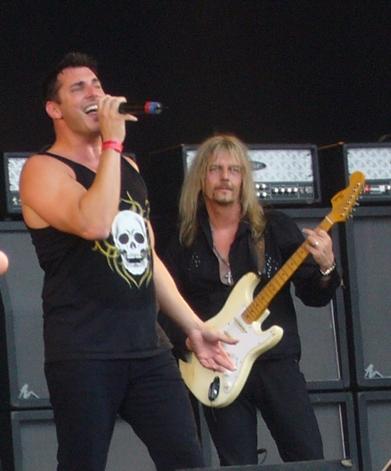 Axel Rudi Pell ja energinen laulaja Johnny Gioeli