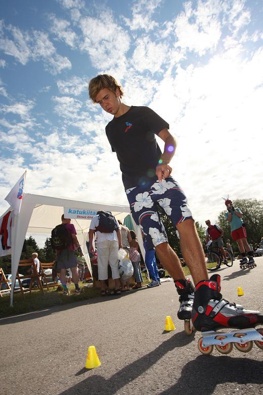 Helsinki Rollermarathonilla esiintymässä. http://www.helsinkiroller.fi/