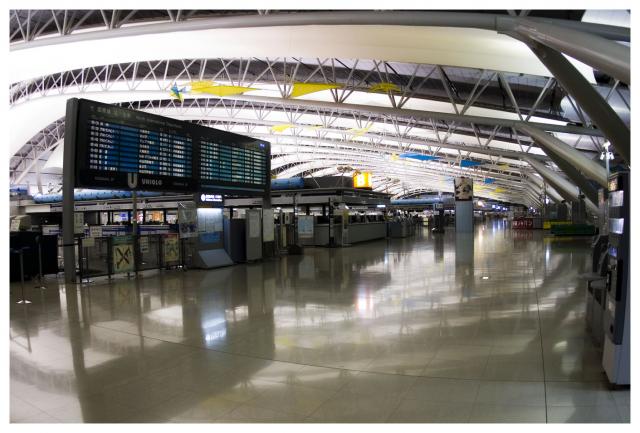 Osaka, International Airport... But where's all the ppl? ;)