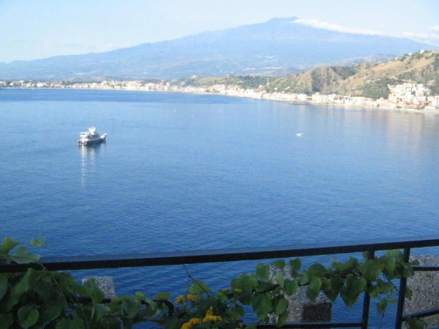 Sisiliassa näkymät omalta hotellin parvekkeelta 2006