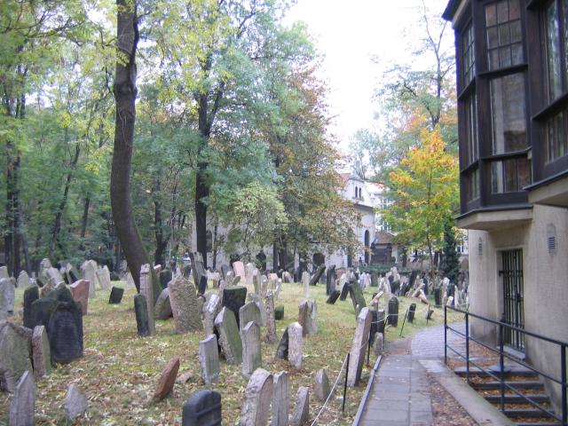 To/Die/For - Garden of Stones. Juutalaisella sivujuonteella.