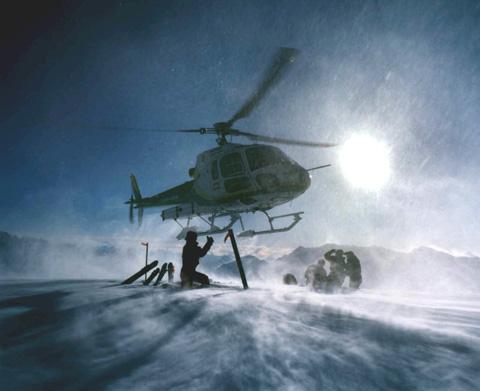 Heliskitä Kanadassa Kariboossa, Mike Wiegel Helikoter Skiing. Lämmittelimme ensin neljä päivää Whistlerissä ja sen jälkeen viikko todellista powderia.