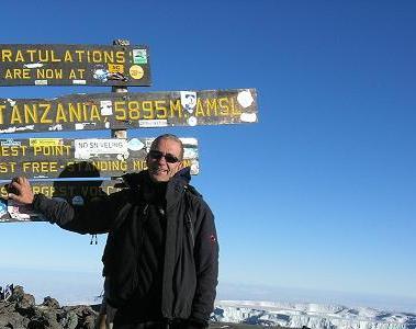 5.895 metrissä Uhuru Peak Africa. Kaksi kymmenestä saavutti huipun.