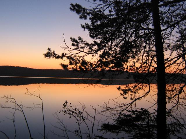 auringonlasku mökiltä