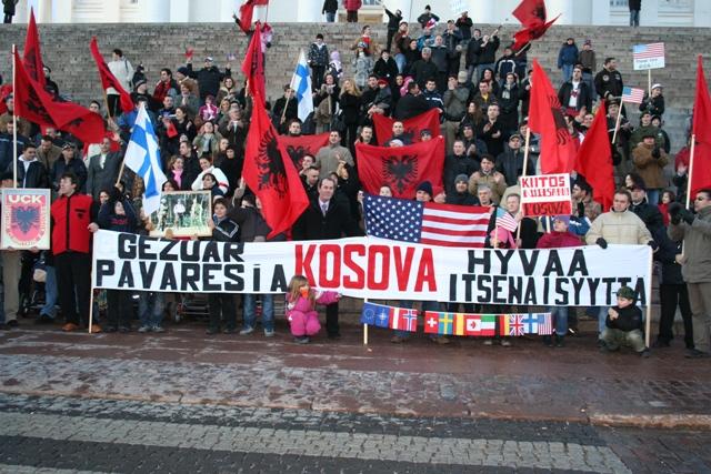 Kosovon albaanien itsenäisyysjuhlaa 17.02.08 Helsingissä