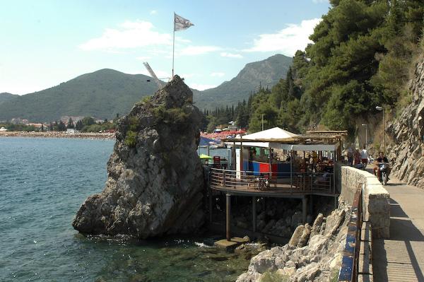 Jännä rantakuppila, Budva