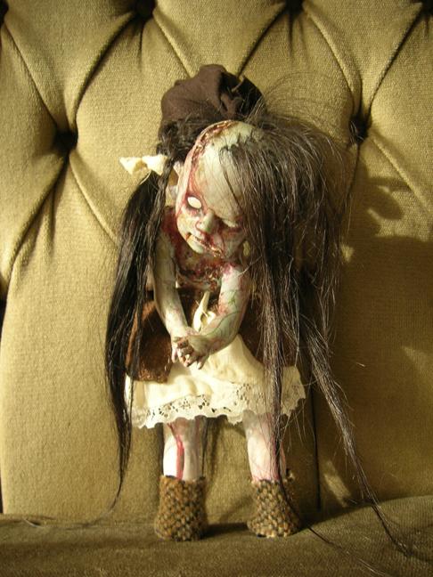 Saramel & Shadow takaa. Osallistumiseni Living dead dolls art showhun, New York 2006.