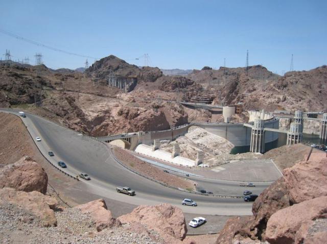 Hoover Dam, Arizonan ja Nevadan rajalla