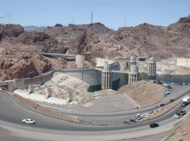 Hoover Dam, Arizonan ja Nevadan rajalla