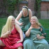 Nasty Bridesmaids.  -Tottakai mulle ostettiin se horahtavin puku :/