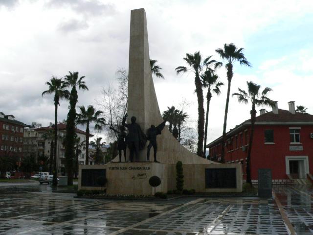 Atatürkin patsas, Alanya.