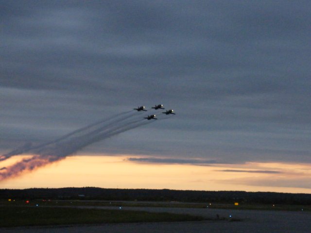 Ilmavoimien taitolento-osasto Midnight Hawks juhannuksena 2009 Kauhavalla