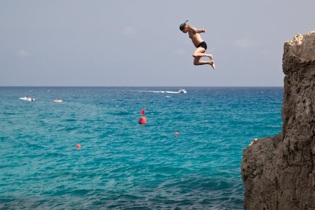 Cliff jump: Ayia Napa, Nissi Beach