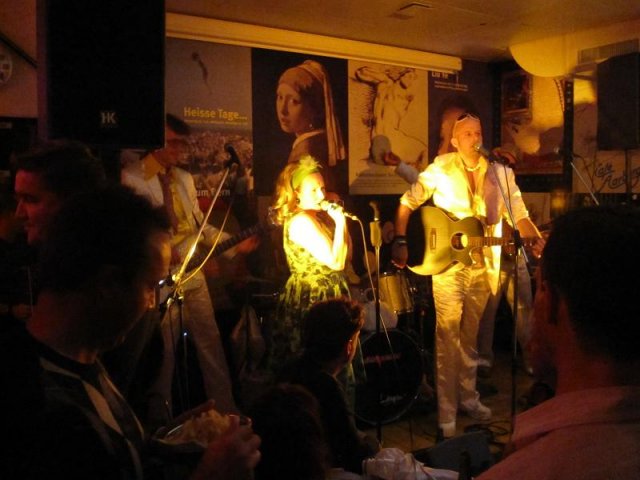 Ruotsin laiva -musiikkia Bernin Cafe Aarbergerhofissa
