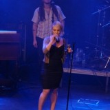 Myös Jonna Geagea esiintyi DOM Helsingin avajaisissa.