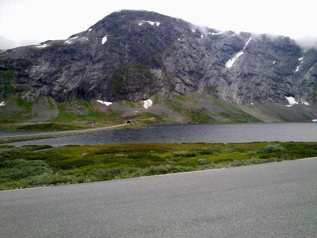 Tunneli / tunnelit; kohti Stryn