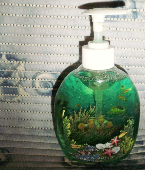 Tuunasin itselleni kolmiulotteisen saippuapullon, kylppärin teeman mukaan:   www.city.fi/kuvagalleria/kuva/1278423/
