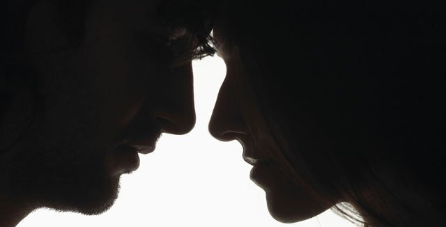 Kuinka kauan sinun pitäisi odottaa suudella jotakuta, kun aloitat dating